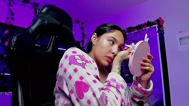 Check out our webcam shows gallery and message on a personal level with our sweet squirt cams hosts, showing off their natural physiques and sex toys.