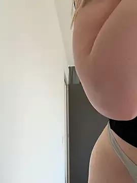 Chloemillerrxx from StripChat is Freechat