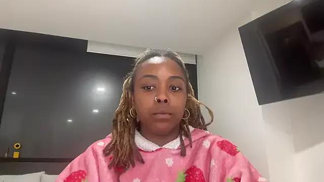 ChocolateCakeQueen from StripChat