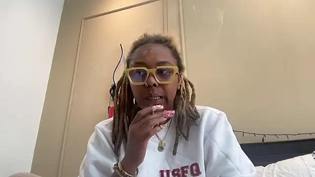ChocolateCakeQueen from StripChat