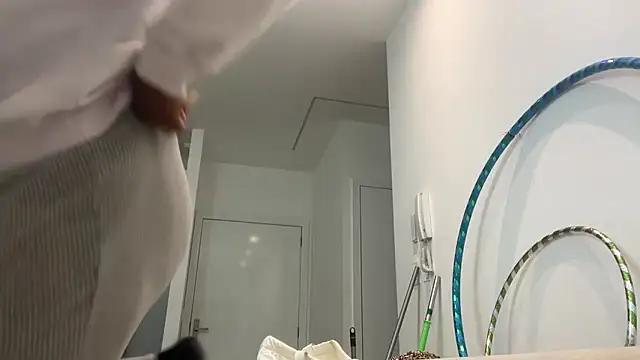 ChocolateCakeQueen from StripChat