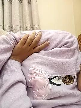 CloudyMist from StripChat is Freechat