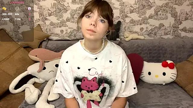 CoralinaEastoy from StripChat is Freechat
