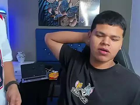 CrisAndErick from StripChat is Freechat