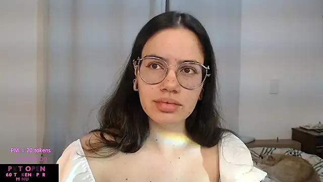 crystalll_room from StripChat is Freechat