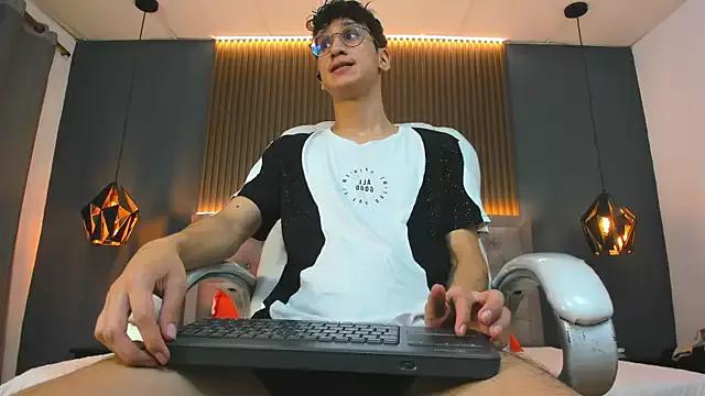Cum_hunters from StripChat is Freechat