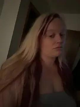Cumslutsnowbunnie69 from StripChat is Freechat