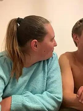CurvySabrina from StripChat is Freechat
