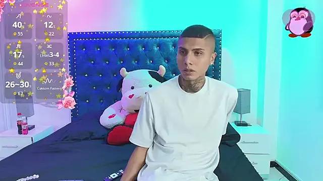 Damian_and_roxanne from StripChat is Freechat