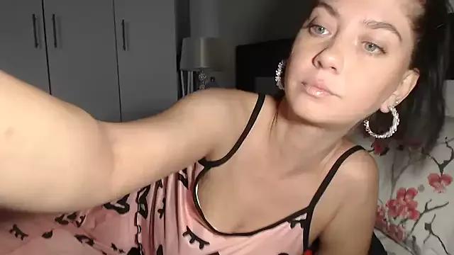 DanielleReys from StripChat is Freechat