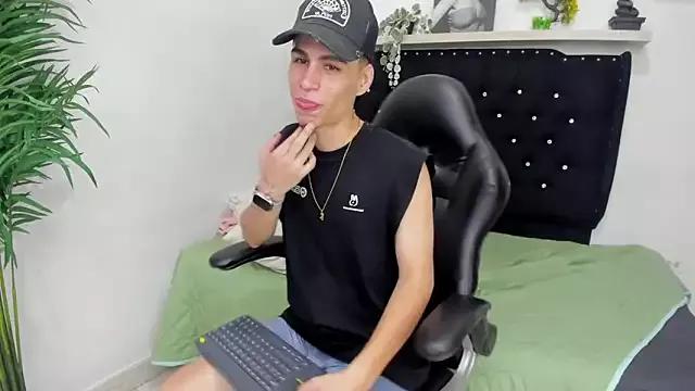 dante_restrepo from StripChat is Freechat