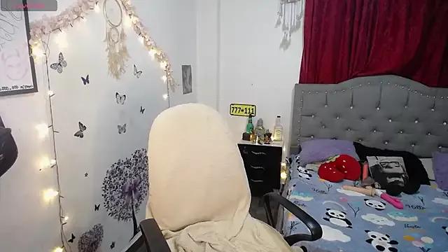 Check out our webcam shows gallery and message on a personal level with our sweet squirt cams hosts, showing off their natural physiques and sex toys.