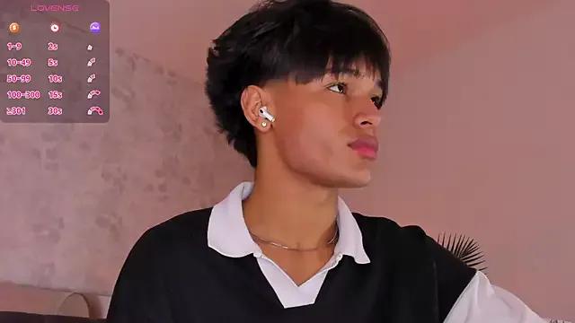 david_lux from StripChat is Freechat