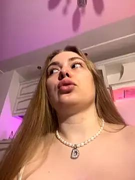 DeniMilkyyyyy from StripChat is Freechat