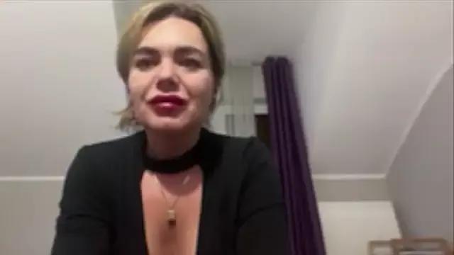 DESIREjenny from StripChat is Freechat