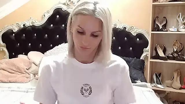Check out our webcam shows gallery and message on a personal level with our sweet squirt cams hosts, showing off their natural physiques and sex toys.