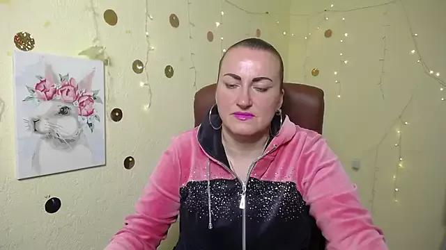 DianaMGG from StripChat is Freechat