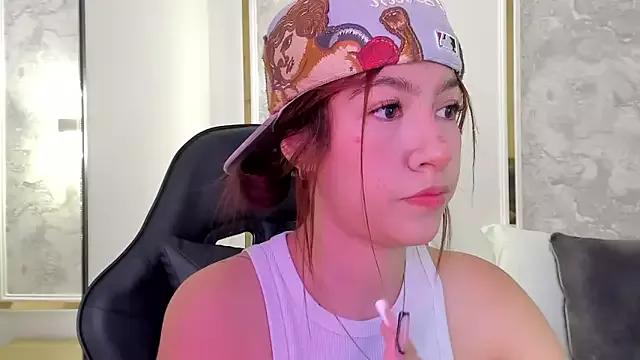 doll_eyees_ from StripChat is Freechat