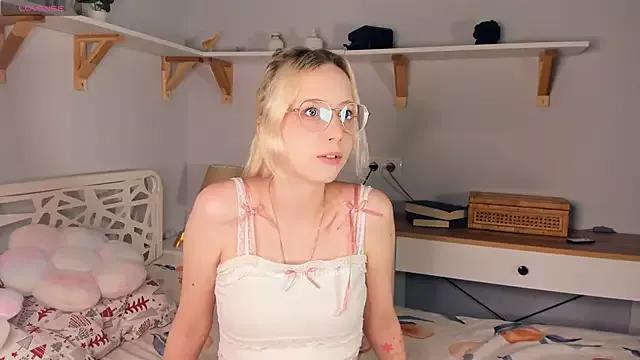 DreammDollt from StripChat is Freechat