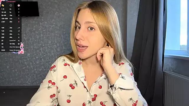 DreamyOlivia from StripChat is Freechat