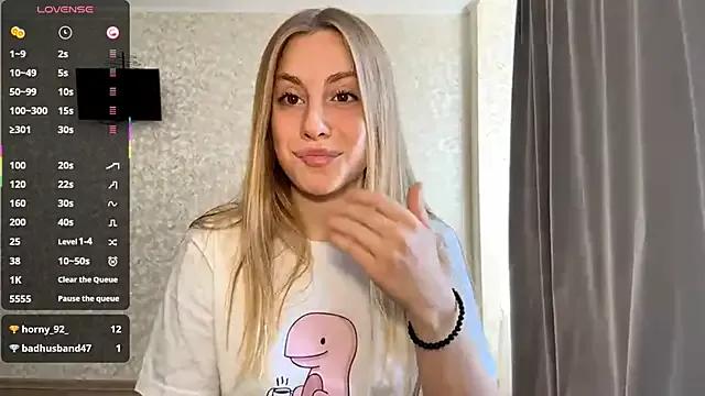 DreamyOlivia from StripChat is Freechat