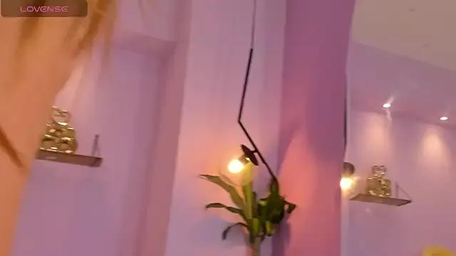 dulce_mmg from StripChat is Freechat