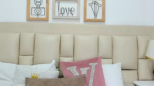 EbonyLudovica from StripChat is Freechat