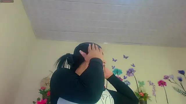 Eemily_- from StripChat is Freechat