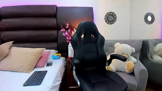 EimmyJones from StripChat is Freechat