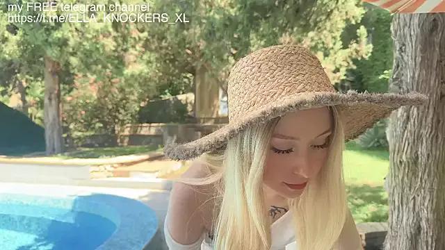 ella_knockers_xl from StripChat is Freechat