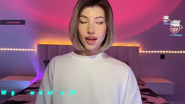 ellie_miu from StripChat is Freechat