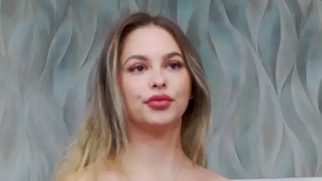 Ellsa_Jean_ from StripChat is Freechat