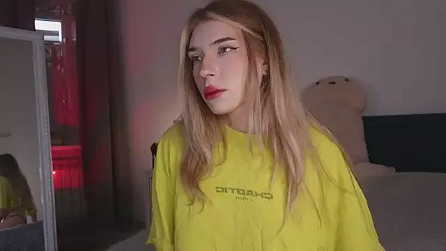 Elly_Clark from StripChat is Freechat
