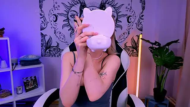 Check out our webcam shows gallery and message on a personal level with our sweet squirt cams hosts, showing off their natural physiques and sex toys.