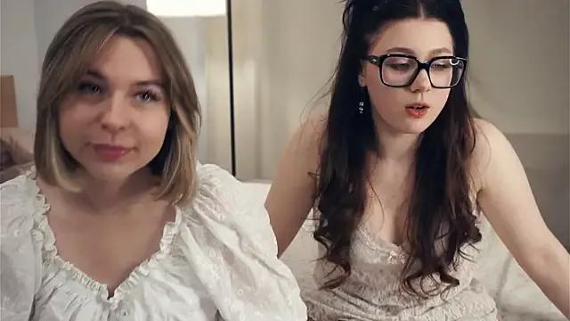 ElwineHessey from StripChat is Freechat