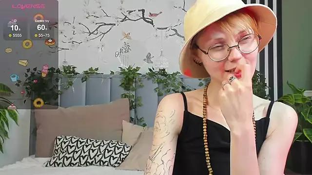 ema_spark from StripChat is Freechat