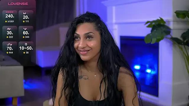 EmaHallee from StripChat is Freechat