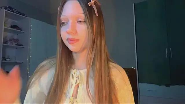 EmiIyKitty from StripChat is Freechat