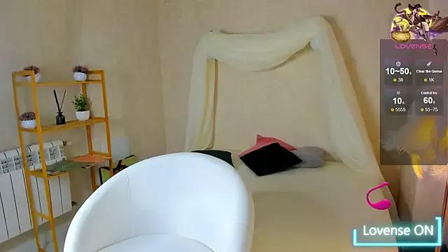 EmiliaSwallow from StripChat is Freechat