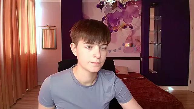 EmiliaYours from StripChat is Freechat