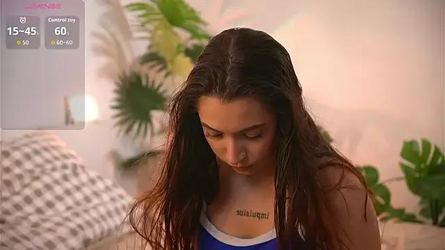EmiLiiaw from StripChat is Freechat