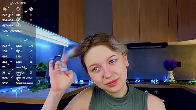 EmiliSaren from StripChat is Freechat