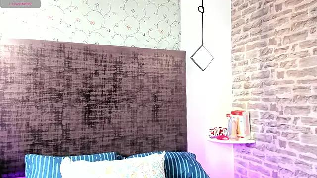 emily-coral from StripChat is Freechat