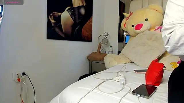 Check out our webcam shows gallery and message on a personal level with our sweet squirt cams hosts, showing off their natural physiques and sex toys.
