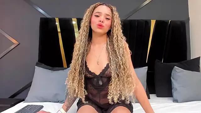 emily_mooon from StripChat is Freechat