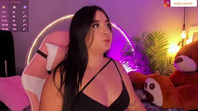 Check out our webcam shows gallery and message on a personal level with our sweet squirt cams hosts, showing off their natural physiques and sex toys.