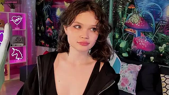 EmilyChaves from StripChat is Freechat