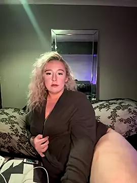 EmilyEvansxox from StripChat is Freechat