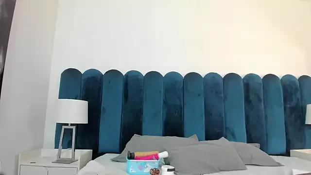 EmilyHanks_ from StripChat is Freechat