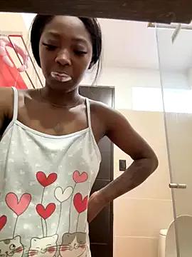 EmilyKisx from StripChat is Freechat